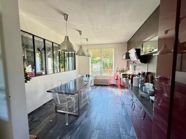 Vente                                                      Maison
                        
                     5 pièces                                         à Combs-la-Ville