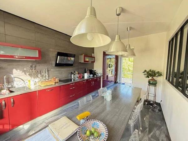 Vente                                                      Maison
                        
                     5 pièces                                         à Combs-la-Ville