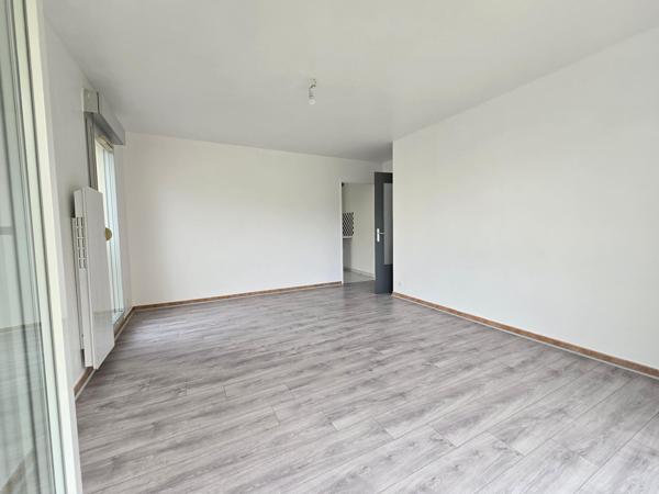 appartement rénové avec  une entrée de plain pied.