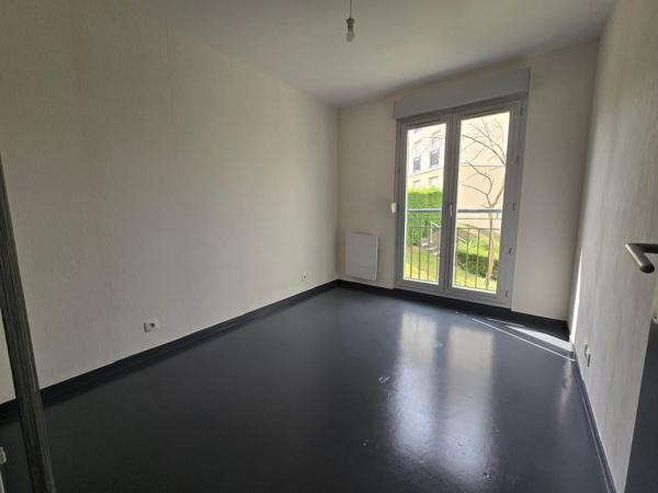 appartement rénové avec  une entrée de plain pied.