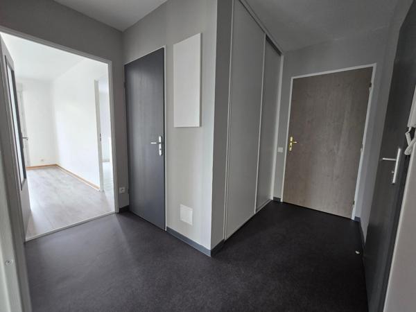appartement rénové avec  une entrée de plain pied.