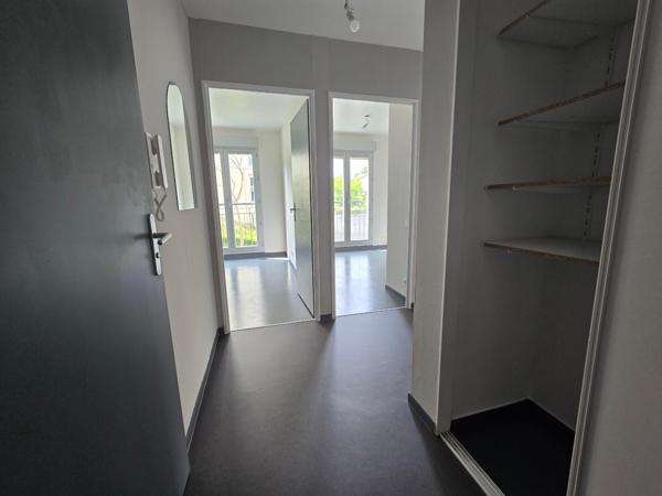 appartement rénové avec  une entrée de plain pied.