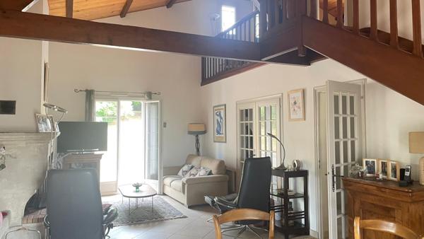 Vaste maison familiale, environnement verdoyant