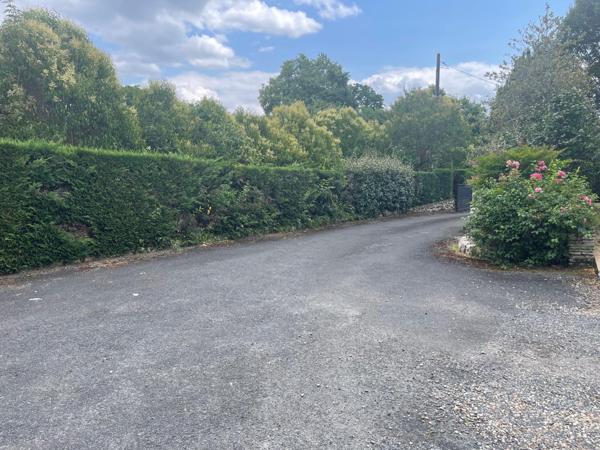 Vaste maison familiale, environnement verdoyant