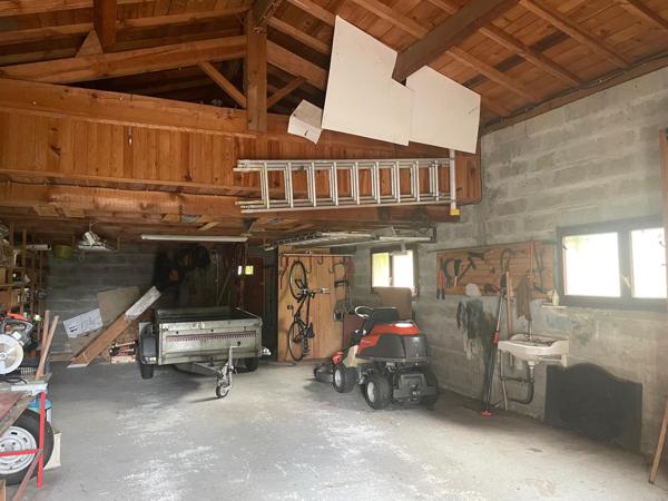 Vaste maison familiale, environnement verdoyant