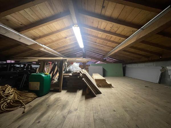 Vaste maison familiale, environnement verdoyant