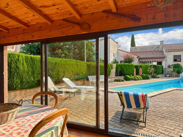 Dpt Pyrénées Orientales (66) - À VENDRE : Maison familiale 162 m² avec Terrasse – Piscine – Garage – Dépendances – sur terrain de 1600 m² environ