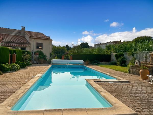 Dpt Pyrénées Orientales (66) - À VENDRE : Maison familiale 162 m² avec Terrasse – Piscine – Garage – Dépendances – sur terrain de 1600 m² environ