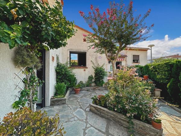 Dpt Pyrénées Orientales (66) - À VENDRE : Maison familiale 162 m² avec Terrasse – Piscine – Garage – Dépendances – sur terrain de 1600 m² environ