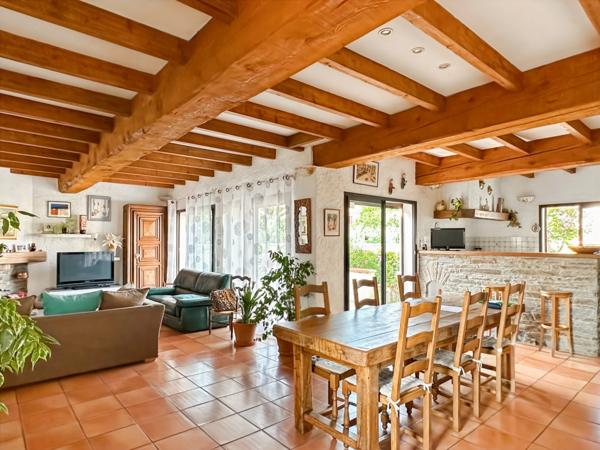 Dpt Pyrénées Orientales (66) - À VENDRE : Maison familiale 162 m² avec Terrasse – Piscine – Garage – Dépendances – sur terrain de 1600 m² environ