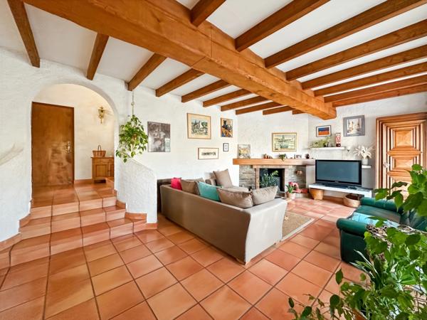 Dpt Pyrénées Orientales (66) - À VENDRE : Maison familiale 162 m² avec Terrasse – Piscine – Garage – Dépendances – sur terrain de 1600 m² environ