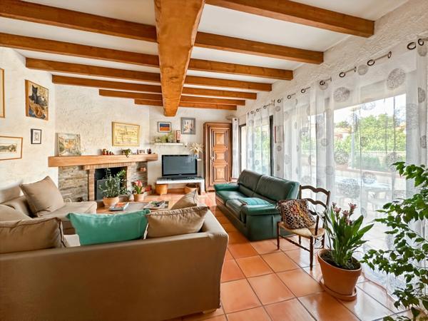 Dpt Pyrénées Orientales (66) - À VENDRE : Maison familiale 162 m² avec Terrasse – Piscine – Garage – Dépendances – sur terrain de 1600 m² environ