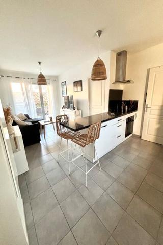 Gardanne - appartement 2 pièce(s) - 40 m2 - terrasse et jardin - place de parking