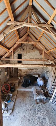 1,7 hectare attenant, découvrez cette magnifique propriété de caractère construite en 1900, offrant un cadre de vie exceptionnel avec une vue imprenable sur le majestueux Puy de Dôme.