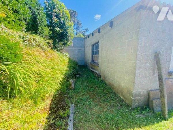 A vendre à Pleumeur-Bodou (22560) en Côtes-d'Armor (22) Un bâtiment à usage d'atelier ou de gar...