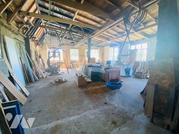 A vendre à Pleumeur-Bodou (22560) en Côtes-d'Armor (22) Un bâtiment à usage d'atelier ou de gar...