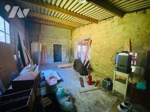 A vendre à Pleumeur-Bodou (22560) en Côtes-d'Armor (22) Un bâtiment à usage d'atelier ou de gar...