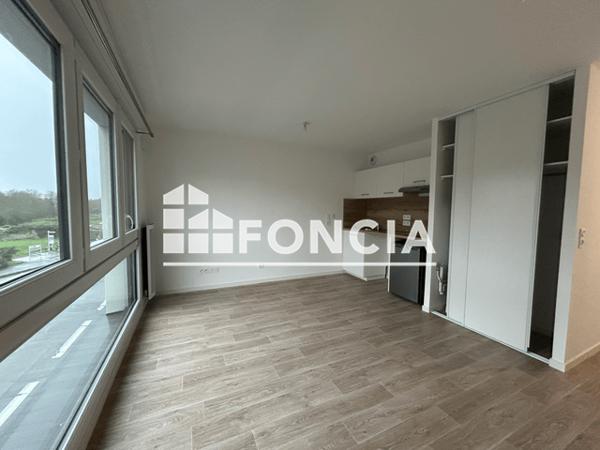 Location Studio 26.9 m² - 10 rue de la Simbrandière La Roche-sur-yon 85000