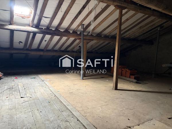 Maison de village individuelle avec garage, toiture récente et énorme potentiel – 112 m² habitables + plus de 100 m² aménageables