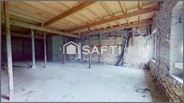 Maison de village individuelle avec garage, toiture récente et énorme potentiel – 112 m² habitables + plus de 100 m² aménageables