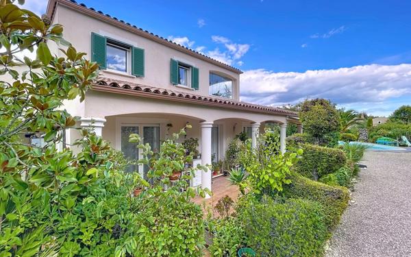 Maison à vendre    6 pièces • 196 m2 Châteauneuf-Grasse