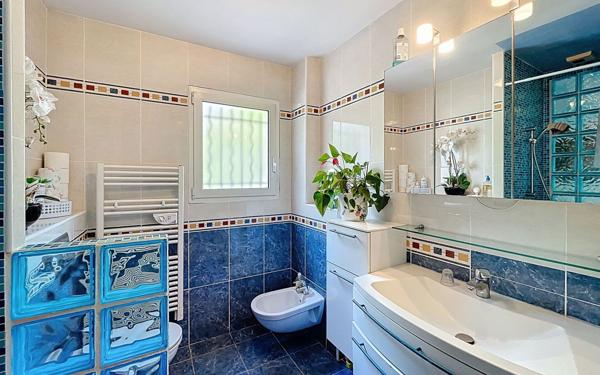 Maison à vendre    6 pièces • 196 m2 Châteauneuf-Grasse