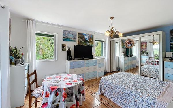 Maison à vendre    6 pièces • 196 m2 Châteauneuf-Grasse