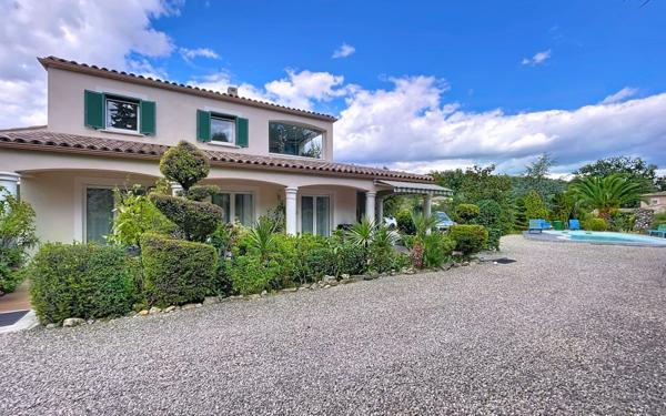 Maison à vendre    6 pièces • 196 m2 Châteauneuf-Grasse