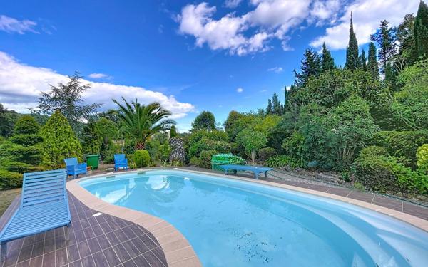 Maison à vendre    6 pièces • 196 m2 Châteauneuf-Grasse