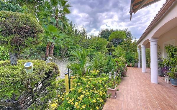 Maison à vendre    6 pièces • 196 m2 Châteauneuf-Grasse