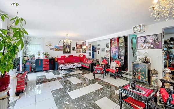 Maison à vendre    6 pièces • 196 m2 Châteauneuf-Grasse