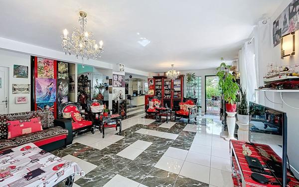 Maison à vendre    6 pièces • 196 m2 Châteauneuf-Grasse