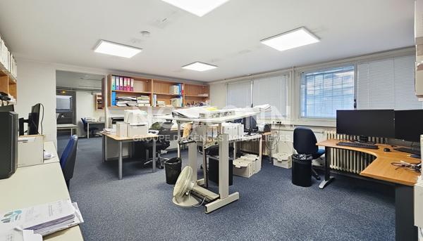 Bureaux de 284 m² à MORANGIS