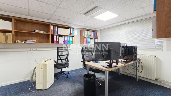 Bureaux de 284 m² à MORANGIS