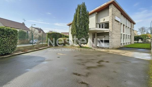 Bureaux de 284 m² à MORANGIS