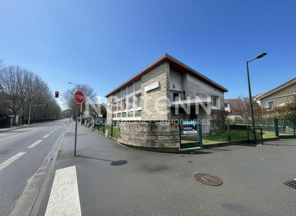Bureaux de 284 m² à MORANGIS