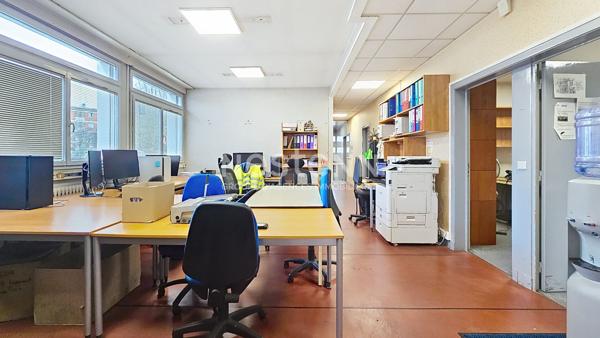 Bureaux de 284 m² à MORANGIS
