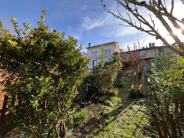 LE MAS D'AZIL : MAISON DE VILLAGE T3 AVEC JARDIN A RAFRAICHIR