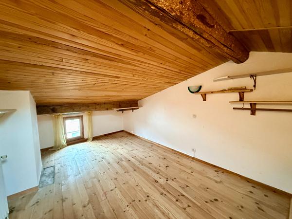 LE MAS D'AZIL : MAISON DE VILLAGE T3 AVEC JARDIN A RAFRAICHIR