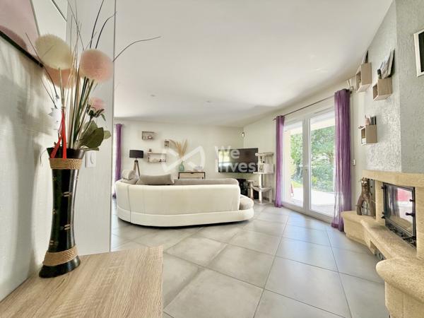 Villa de type 5 de 127 m2 habitables avec quatre chambres, jardin avec vue dominante.