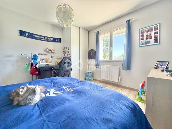 Villa de type 5 de 127 m2 habitables avec quatre chambres, jardin avec vue dominante.