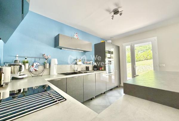 Villa de type 5 de 127 m2 habitables avec quatre chambres, jardin avec vue dominante.