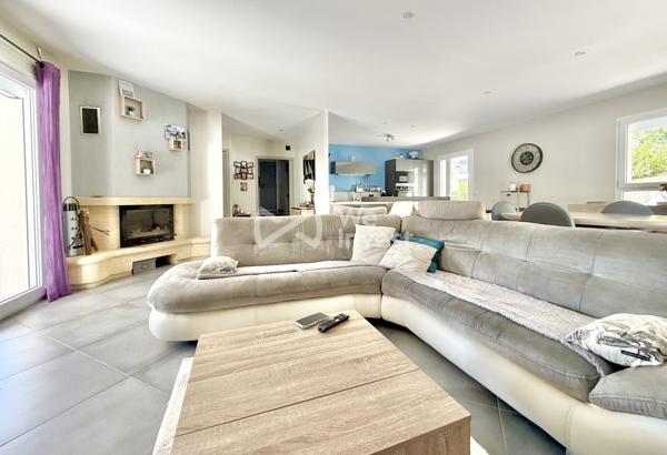 Villa de type 5 de 127 m2 habitables avec quatre chambres, jardin avec vue dominante.