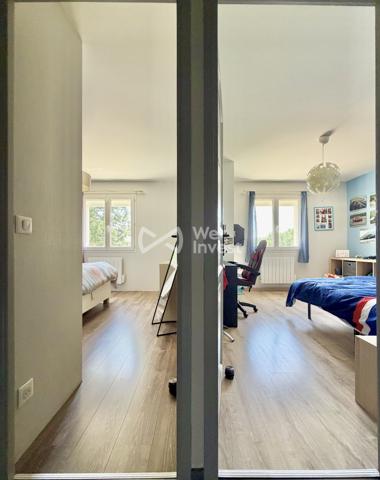 Villa de type 5 de 127 m2 habitables avec quatre chambres, jardin avec vue dominante.