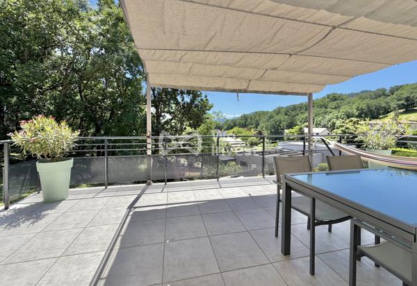 Villa de type 5 de 127 m2 habitables avec quatre chambres, jardin avec vue dominante.