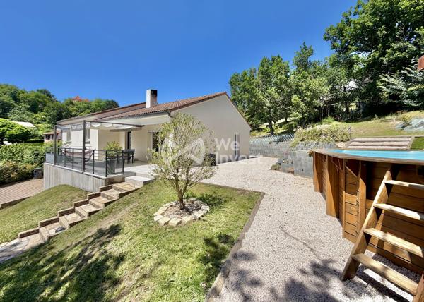 Villa de type 5 de 127 m2 habitables avec quatre chambres, jardin avec vue dominante.