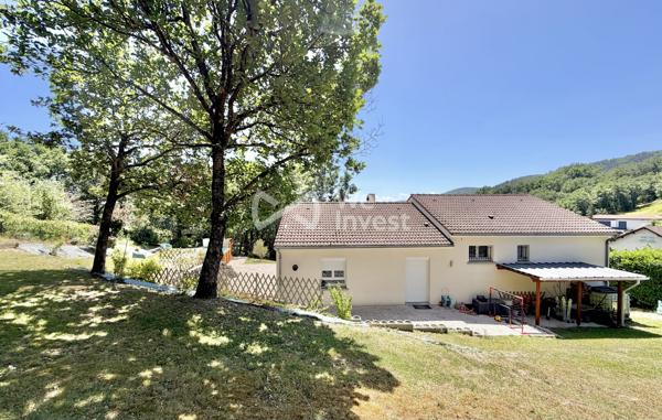 Villa de type 5 de 127 m2 habitables avec quatre chambres, jardin avec vue dominante.