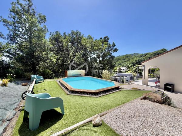 Villa de type 5 de 127 m2 habitables avec quatre chambres, jardin avec vue dominante.