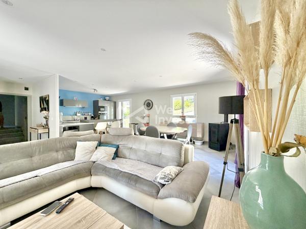 Villa de type 5 de 127 m2 habitables avec quatre chambres, jardin avec vue dominante.