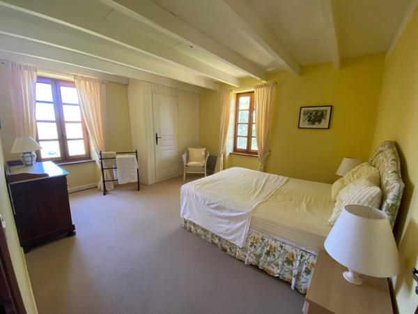 Montaigu-de-Quercy (82150) TARN ET GARONNE MONTAIGU DE QUERCY. ensemble en pierre avec piscine, 13 hectares, jolie vues